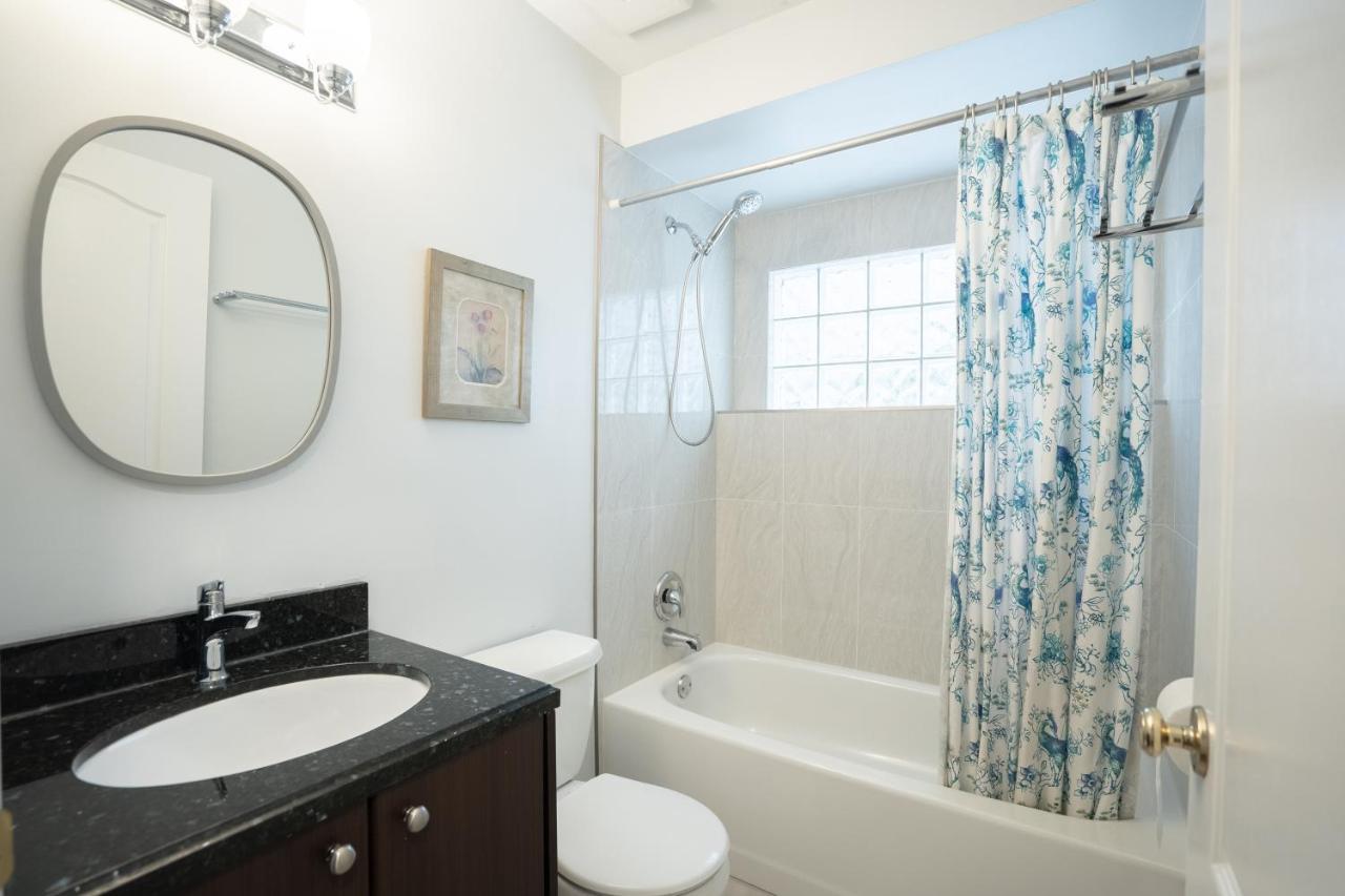 Lovely 1Br Secondary Suite With Separate Entrance Нью-Вестминстер Экстерьер фото